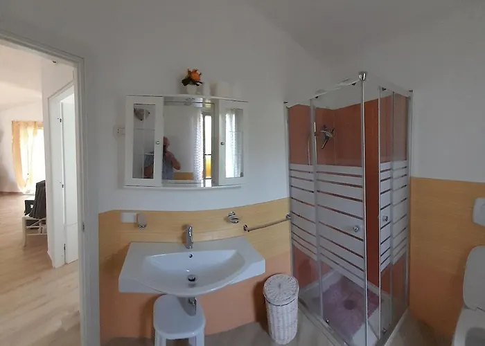 Vakantiehuis Leonardo - Independent With Sea View *